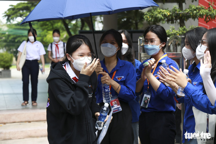 Đà Nẵng công bố điểm chuẩn vào lớp 10: Cao nhất 56,38 điểm - Ảnh 1.