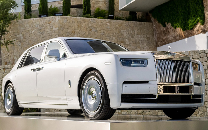 Bánh xe Rolls-Royce mất 10 ngày hoàn thiện, giá hàng trăm triệu đồng