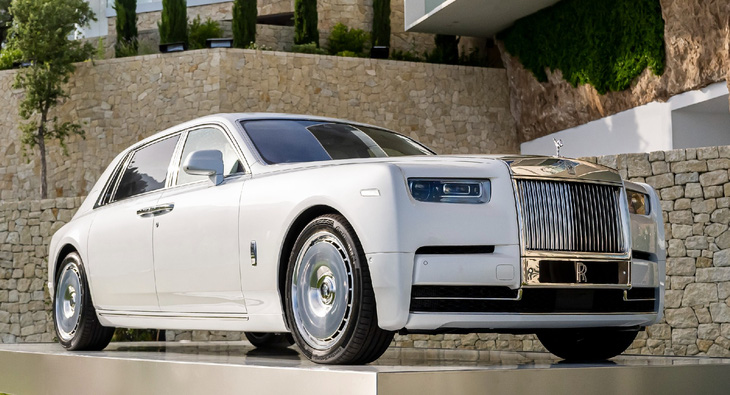 Bánh xe Rolls-Royce mất 10 ngày hoàn thiện, giá hàng trăm triệu đồng - Ảnh 1.