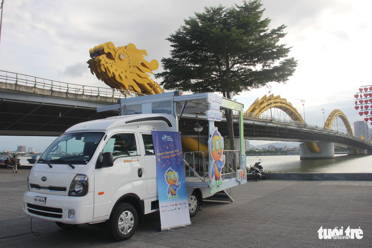 Chuyến xe Không tiền mặt bên cầu Rồng đang thu hút người dân Đà Nẵng - Ảnh 6.
