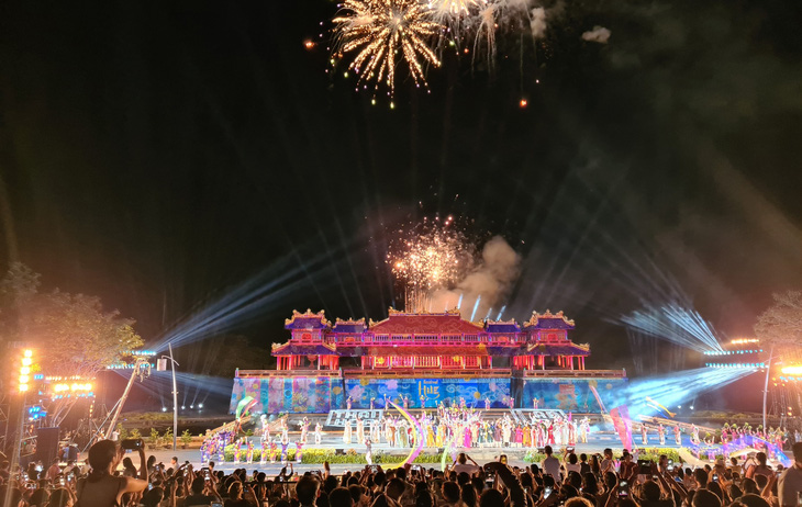 Khai màn Tuần lễ Festival Huế 2022: Tinh hoa  gói lại chút này - Ảnh 1.