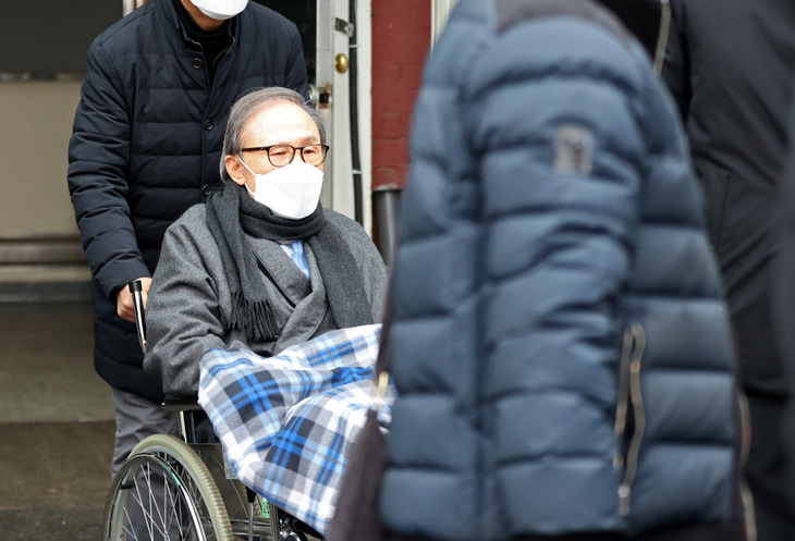 Cựu tổng thống Hàn Quốc được tạm ra tù để chữa bệnh - Ảnh 1.
