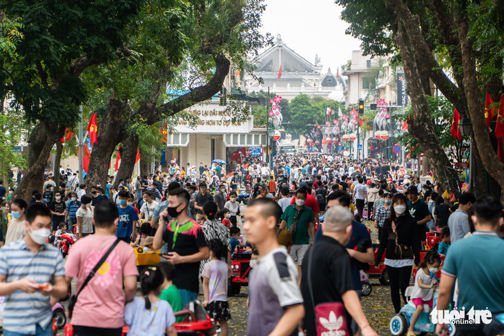 8,6 triệu lượt khách tới Hà Nội trong 6 tháng đầu năm, tăng gấp 3 lần cùng kỳ 2021 - Ảnh 1.