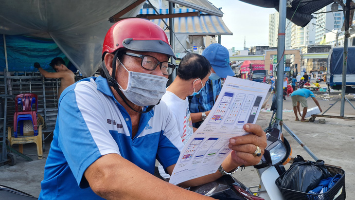 Chuyến xe không tiền mặt đến phố biển Nha Trang, nhiều tiểu thương thích thú - Ảnh 6.