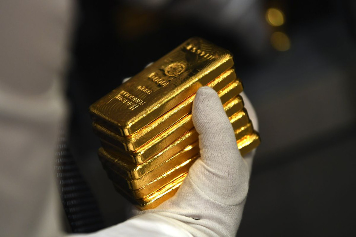 Tin giá cả hằng ngày 23-7: Cùng tăng giá, nhưng vàng trong nước vẫn cao hơn 17,1 triệu/lượng - Ảnh 2.