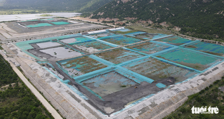 Hình ảnh mới nhất về bãi chứa tro, xỉ của các nhà máy nhiệt điện Vĩnh Tân - Ảnh 1.