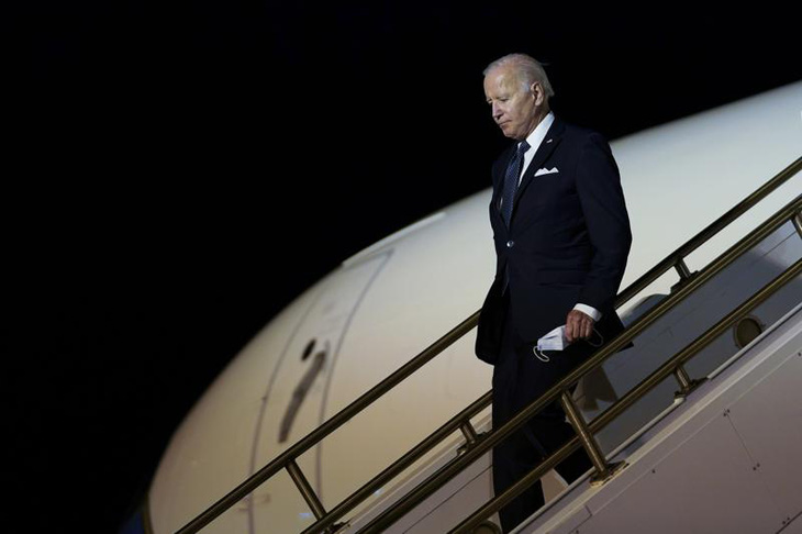 Vợ chồng tổng thống Mỹ sơ tán vì máy bay tư nhân đi ‘nhầm’ vào không phận hạn chế - Ảnh 1.