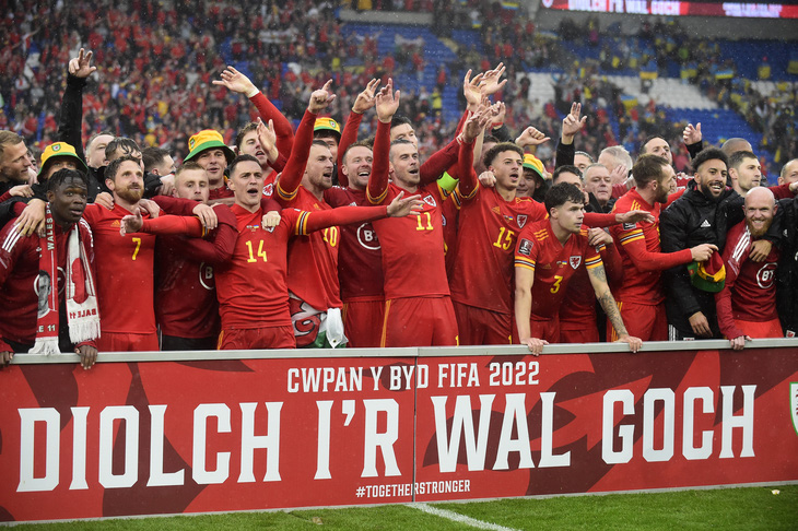 Đánh bại Ukraine, Xứ Wales trở lại vòng chung kết World Cup sau 64 năm - Ảnh 2.