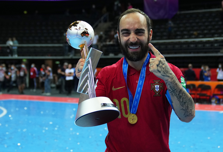 Huyền thoại futsal Ricardinho đầu quân cho đội bóng Indonesia - Ảnh 1.