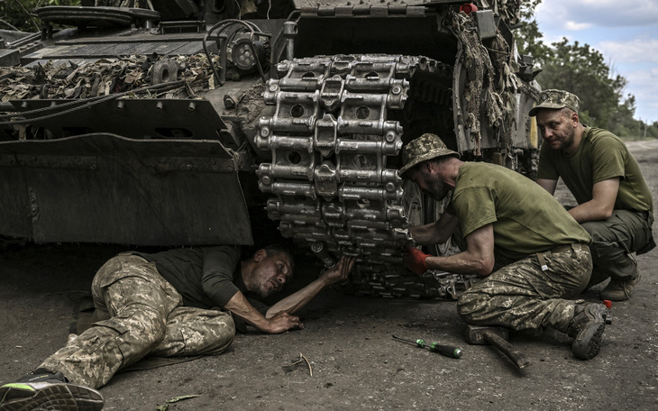 Hơn 1.000 binh sĩ Ukraine đầu hàng được đưa về Nga