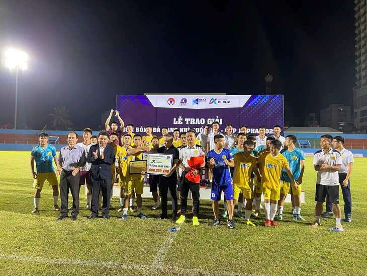 Bình Thuận và Hòa Bình lên chơi hạng nhất 2023 - Ảnh 1.