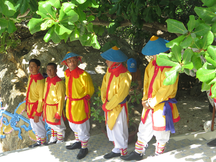 Lễ hội yến sào khởi đầu mùa du khách ra các đảo yến - Ảnh 2.