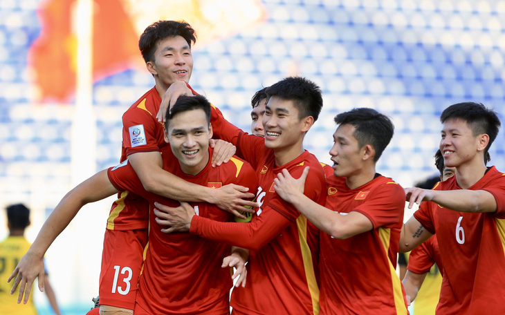 U23 Việt Nam - U23 Malaysia (hiệp 2) 2-0: Việt Anh ghi bàn trên chấm 11m