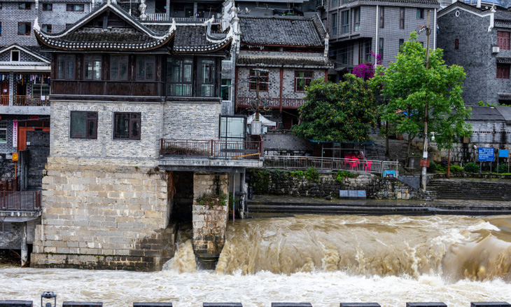 Mưa dữ dội ở Hồ Nam, Trung Quốc: 10 người chết, khởi động phản ứng khẩn cấp - Ảnh 1.