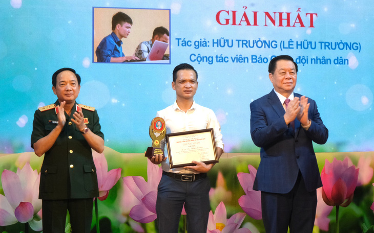 Nữ hoàng điền kinh Nguyễn Thị Oanh, nhà văn 9x Phan Đức Lộc là ‘tấm gương bình dị cao quý’ - Ảnh 1.