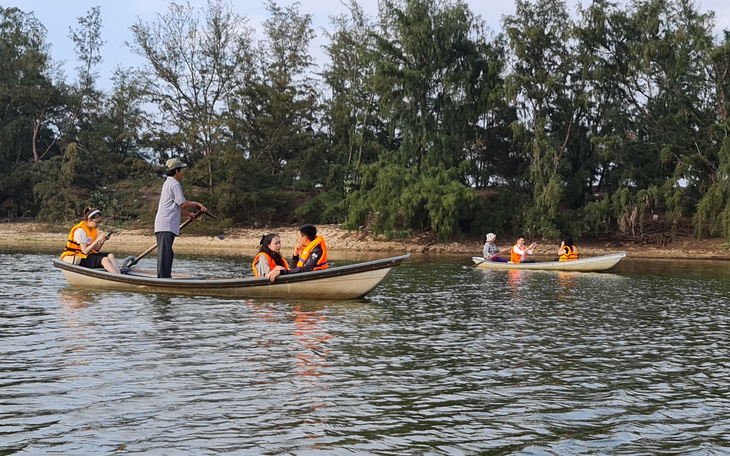 Chuyên gia nói không với điện mặt trời ở đầm An Khê