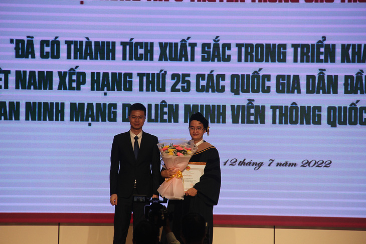 Đại học Duy Tân nhận bằng khen của Bộ Thông tin và truyền thông - Ảnh 1.