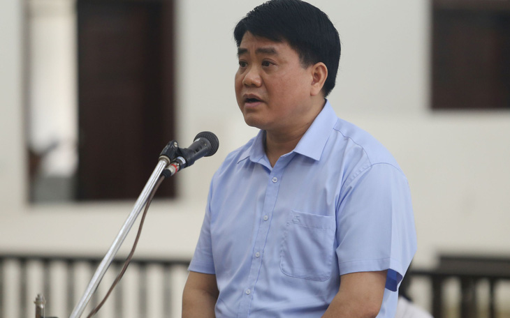 Ông Nguyễn Đức Chung nộp 85 bằng khen và bệnh án, Viện kiểm sát đề nghị giảm một phần hình phạt