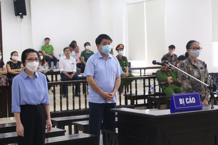 Nộp 85 bằng khen, ông Nguyễn Đức Chung được giảm 1 năm tù vụ Nhật Cường - Ảnh 2.