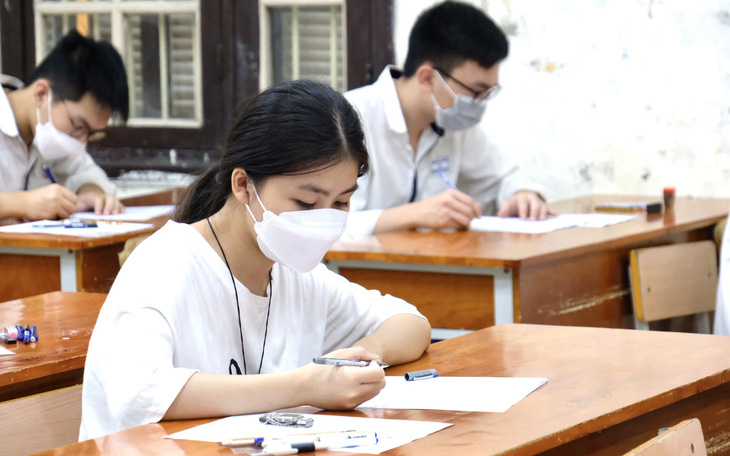 Nghi vấn lọt đề thi toán: Đã xác minh một thí sinh ở Đà Nẵng mang đề ra ngoài phòng thi