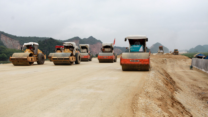 Giá vật liệu tăng đột biến, 20 nhà thầu làm đường cao tốc Bắc - Nam đồng loạt ‘kêu cứu’ - Ảnh 1.