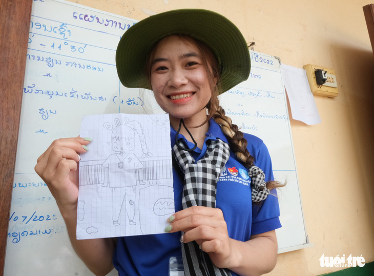 Thương lắm Lào ơi qua những tranh vẽ tặng chiến sĩ tình nguyện TP.HCM - Ảnh 4.