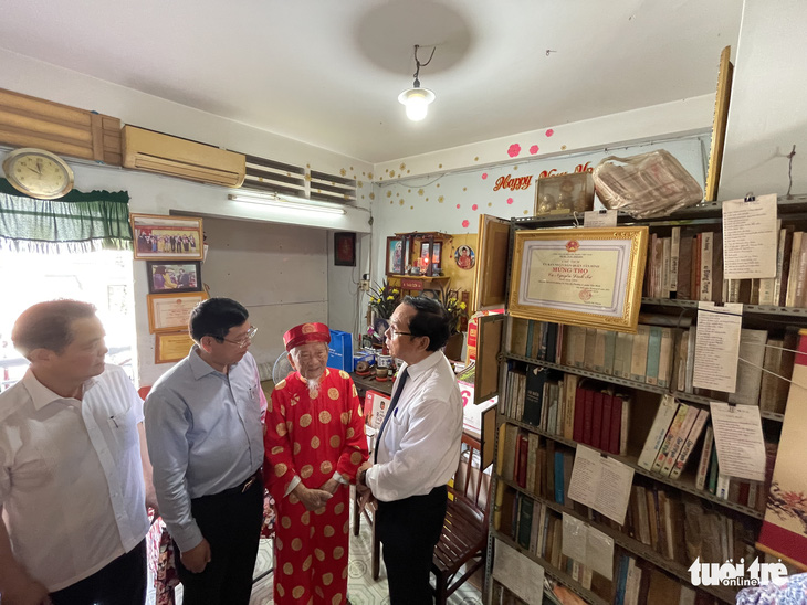 Cuộc phỏng vấn đặc biệt của Bí thư Nguyễn Văn Nên với nhà nghiên cứu 102 tuổi - Ảnh 3.