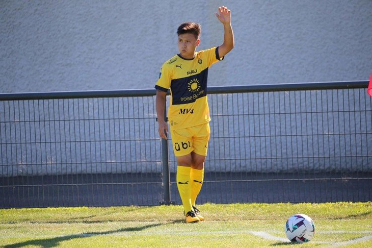 Quang Hải vào sân trong trận thắng của Pau FC - Ảnh 1.