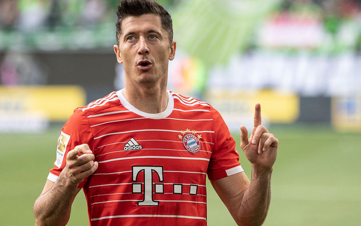 Lewandowski gia nhập Barcelona với bản hợp đồng 50 triệu USD