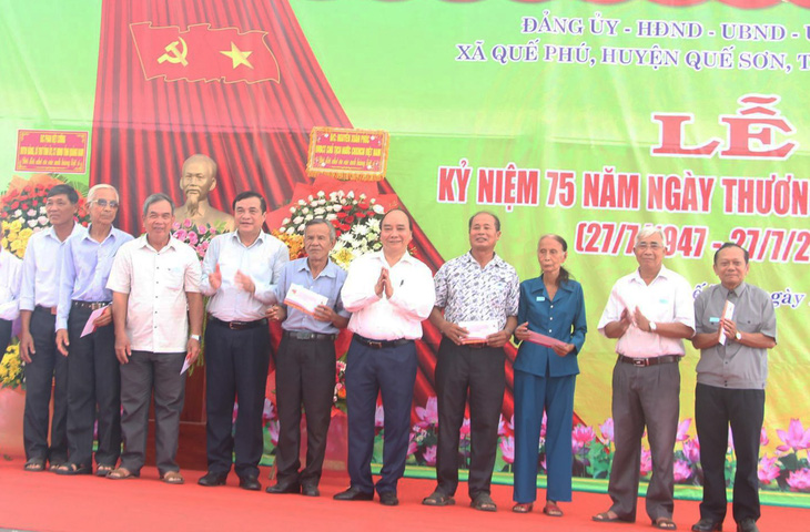 Chủ tịch nước Nguyễn Xuân Phúc: Làm tốt hơn nữa việc chăm lo người có công, gia đình chính sách - Ảnh 1.