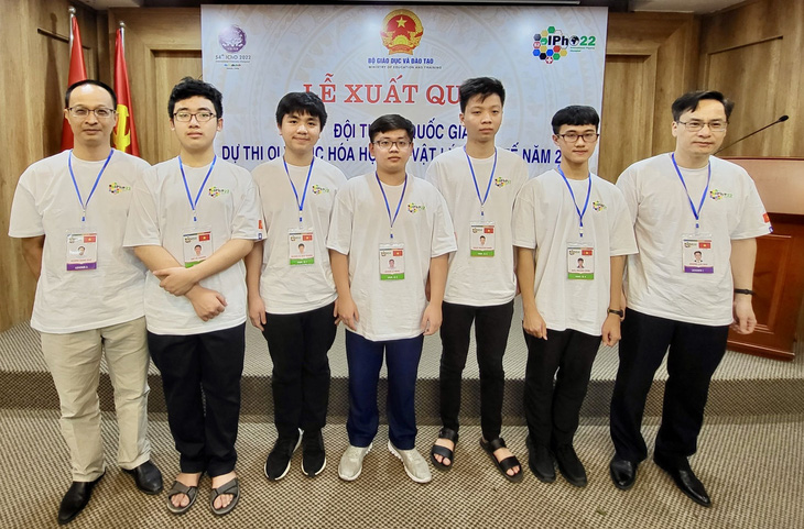 Lần đầu tiên Việt Nam có học sinh lớp 10 giành HCV Olympic Vật lý - Ảnh 1.
