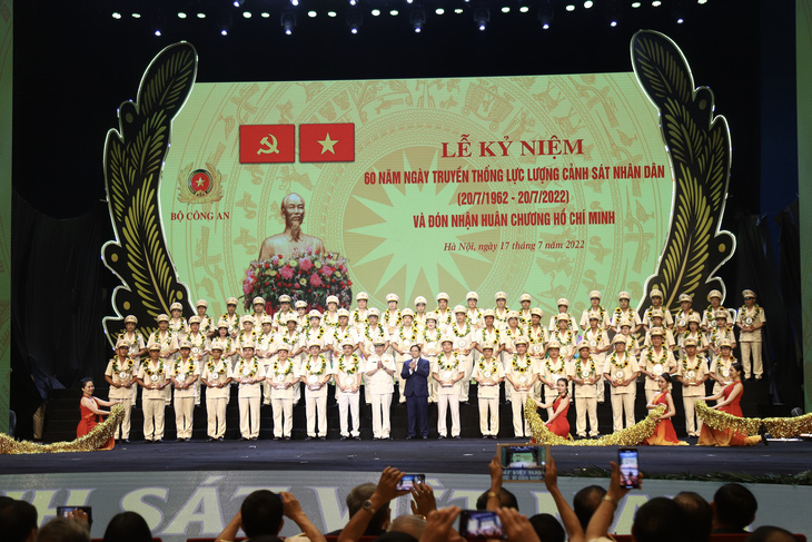 Trao tặng Huân chương Hồ Chí Minh cho lực lượng Cảnh sát nhân dân - Ảnh 3.