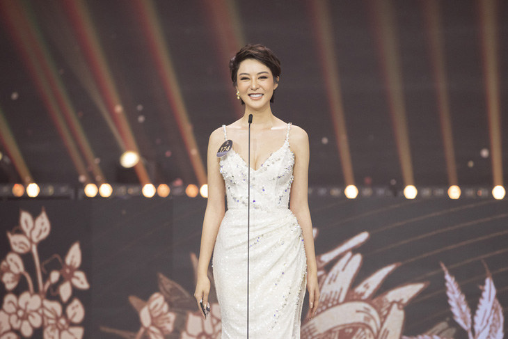 Hoa hậu các Dân tộc Việt Nam 2022 gọi tên cô gái Tày Nông Thúy Hằng - Ảnh 8.