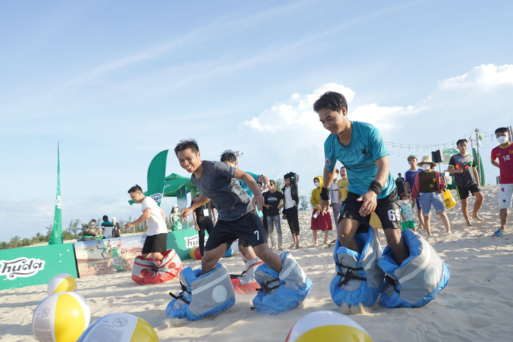 Khán giả Quảng Nam hào hứng với Lễ hội Bóng đá biển Huda - Ảnh 3.