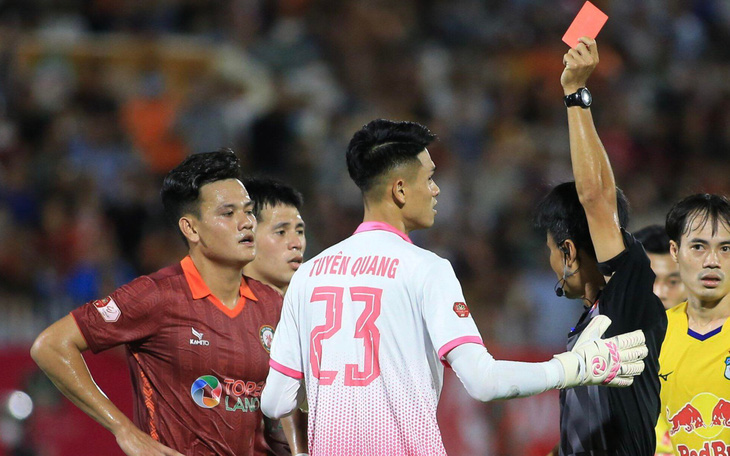 HAGL không thắng nổi 10 người Bình Định ở vòng 5 V-League 2022
