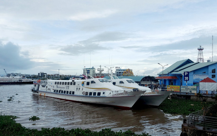 Tàu cao tốc đi Phú Quốc tạm thời ngưng chạy do thời tiết xấu