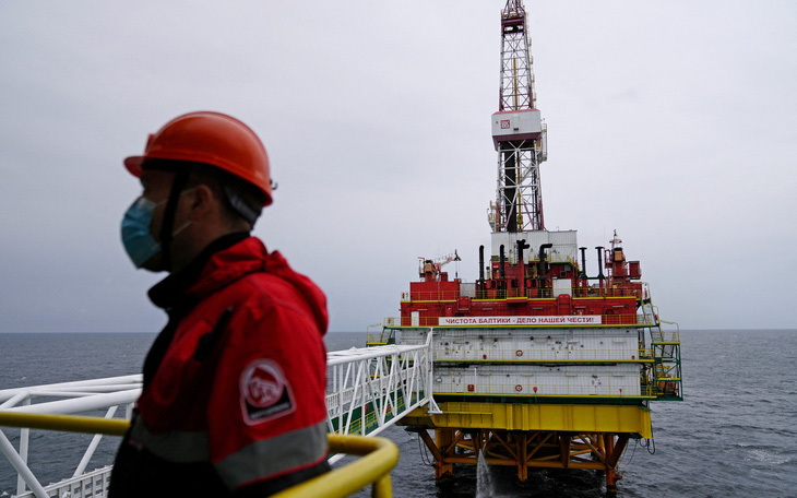 Mỹ tin vẫn có thể áp giá trần với dầu Nga, Anh công bố gói trừng phạt mới