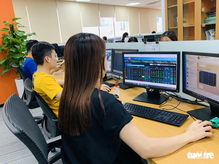 Dòng tiền đẩy giá cổ phiếu có dấu hiệu đuối sức, nhà đầu tư cần làm gì? - Ảnh 1.