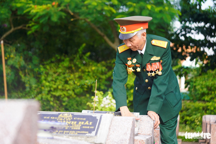 Thủ tướng dâng hương tưởng niệm Chủ tịch Hồ Chí Minh, tri ân anh hùng, liệt sĩ - Ảnh 2.