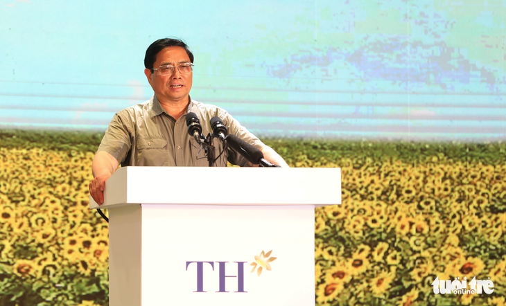 Thăm cánh đồng xứ Nghệ, Thủ tướng định hướng doanh nghiệp, nông dân phát triển ‘kinh tế xanh’ - Ảnh 2.