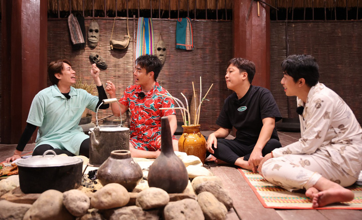 Lê Dương Bảo Lâm tổ chức buổi nhạc kịch cười bể bụng ở Tây Nguyên - Ảnh 2.