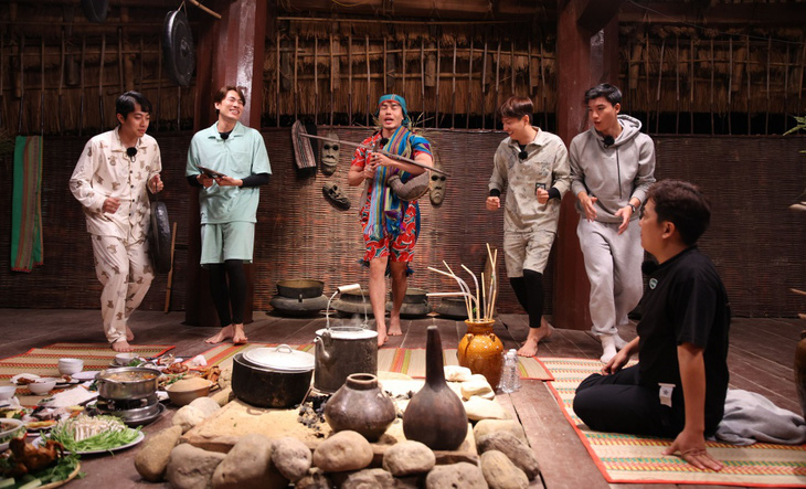 Lê Dương Bảo Lâm tổ chức buổi nhạc kịch cười bể bụng ở Tây Nguyên - Ảnh 3.