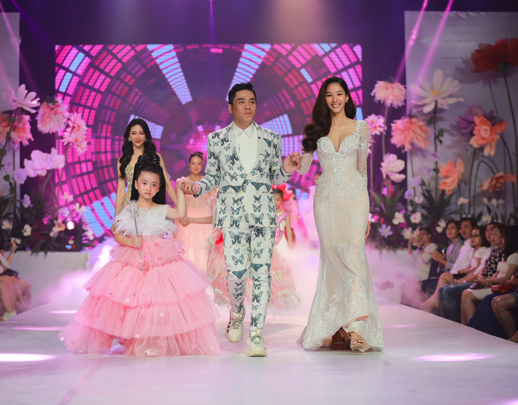 Hoàng Thùy, Mâu Thủy, Lệ Hằng ‘đọ dáng’ trong My Dream Fashion Show 2022 - Ảnh 10.