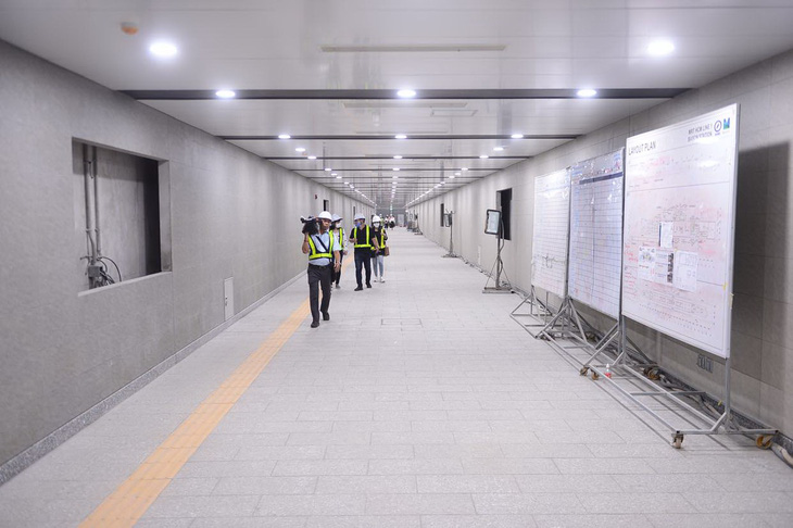 Thủ tướng thị sát nhà ga tuyến metro số 1 Bến Thành - Suối Tiên - Ảnh 3.