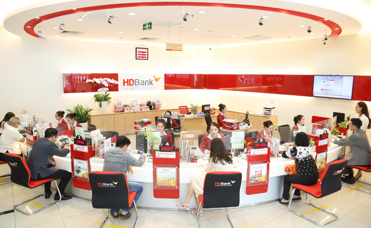 Lợi nhuận 6 tháng đầu năm của HDBank vượt 5.300 tỉ đồng, hoàn thành 54% kế hoạch - Ảnh 1.