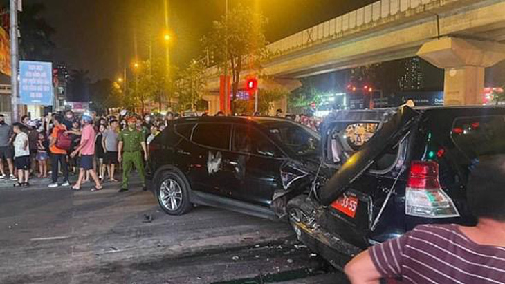Tạm giữ tài xế tông xe làm 1 người chết, 5 người bị thương ở Hà Nội - Ảnh 1.