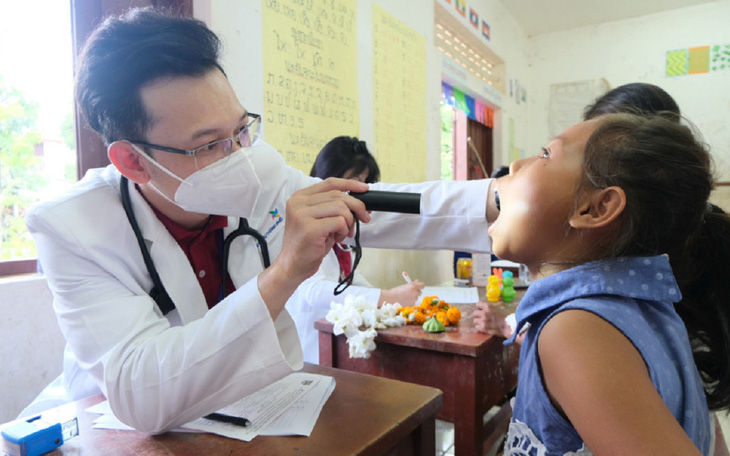 'Bệnh viện thu nhỏ' trên đất Lào