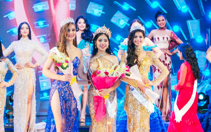 Nữ sinh 16 tuổi lộng lẫy đội vương miện Miss Teen International 2022