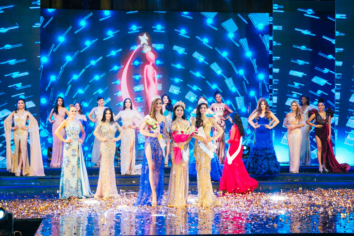 Nữ sinh 16 tuổi lộng lẫy đội vương miện Miss Teen International 2022 - Ảnh 1.