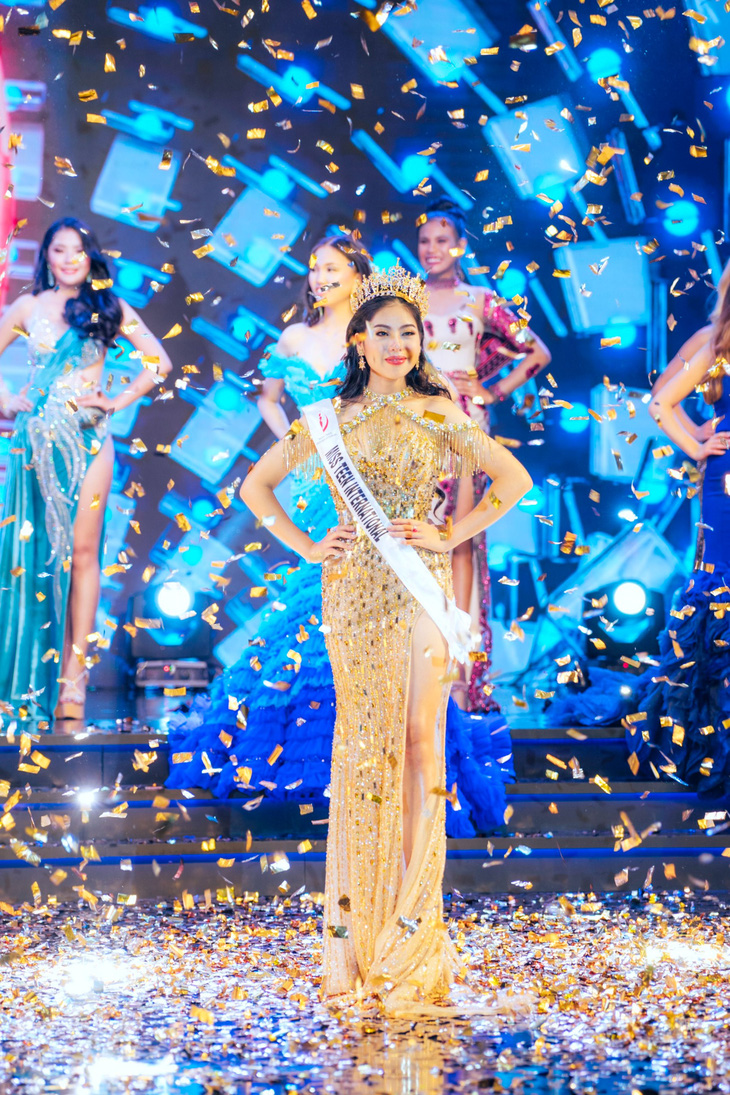 Nữ sinh 16 tuổi lộng lẫy đội vương miện Miss Teen International 2022 - Ảnh 4.